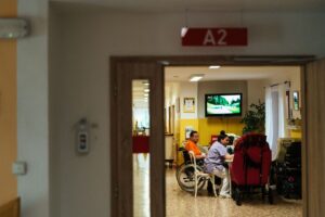 Nursing Home Night Staff vs. Psychiatric Hospital Workers: Paranormal Activity Breakdown