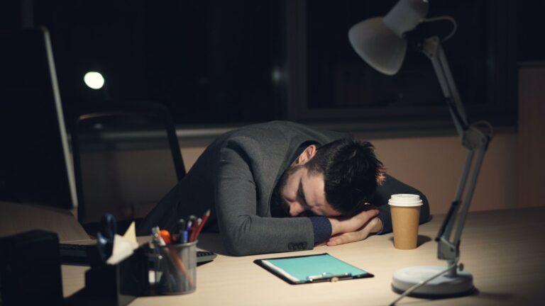 A bright lifestyle photo depicting mastering night shifts sleep schedule.