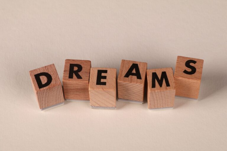 2026 Guide to Common Dream Meanings Explained: Facts & Examples - NightShiftTales