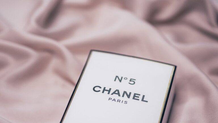 Silk Pillowcase Benefits and Reviews: Top 5 Brands Tested in 2026 - NightShiftTales